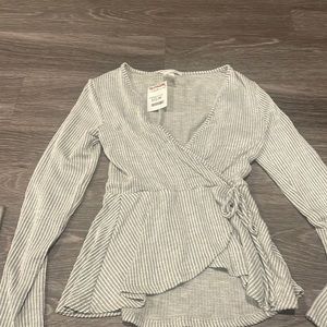 Beautiful little date night blouse.